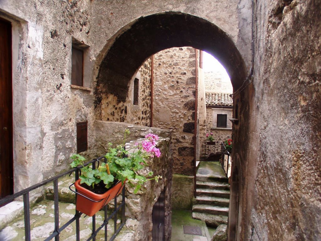 le strade di santo stefano di sessanio