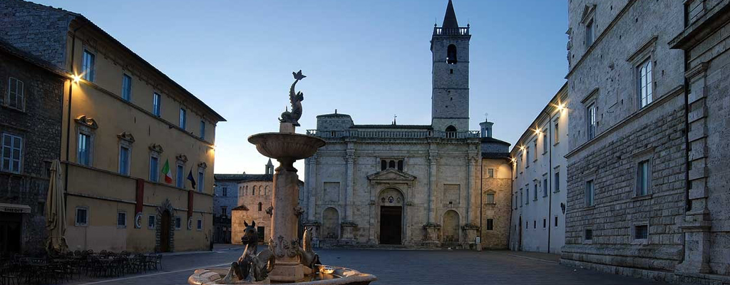 Ascoli Piceno - Piazza Arringo anche detta dell'Arengo