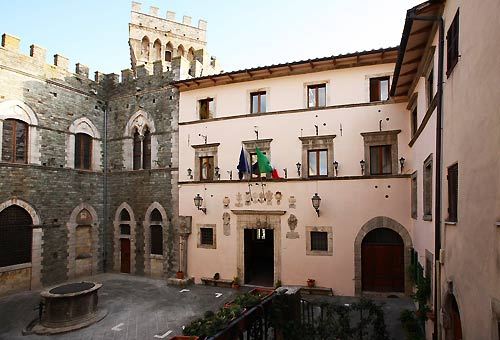 Borgo di San Casciano dei Bagni - Piazza della Repubblica
