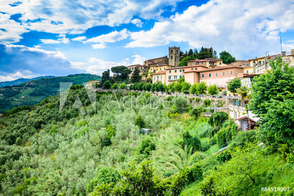 Lo stabilimento termale Tettuccio di Montecatini Terme con i colonnati e i giardini del Parco delle Terme