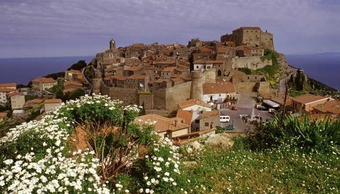Castello sola del giglio - Borghi della Toscana