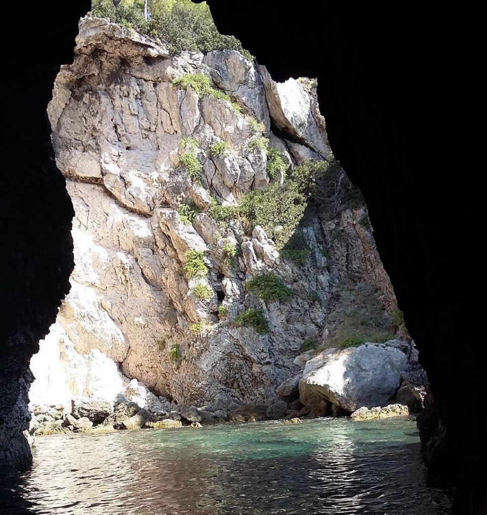 Grotta delle Viole Puglia