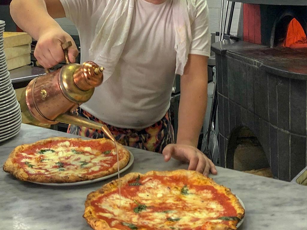 La pizza della pizzeria oliva