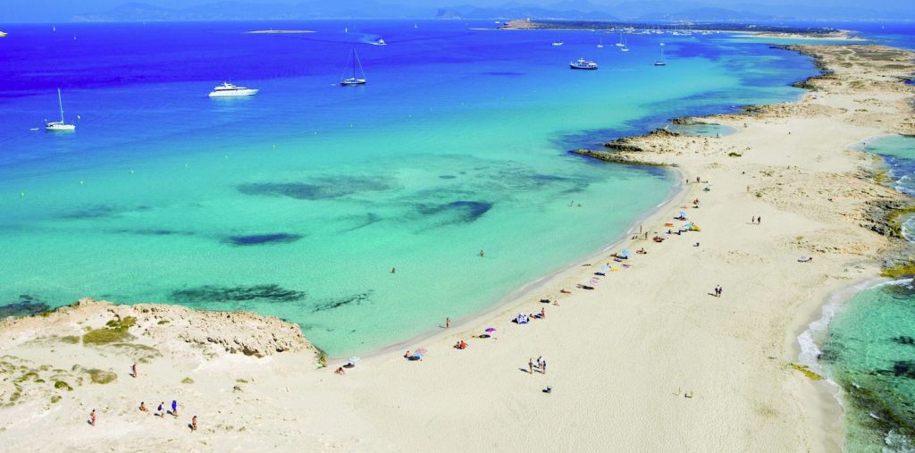 La spiaggia di Ses Illetes con acque turchesi a Formentera