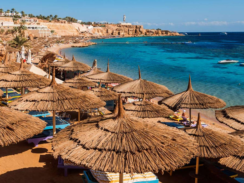 Mare cristallino del Mar Rosso e barriera corallina a Sharm el Sheikh, in Egitto