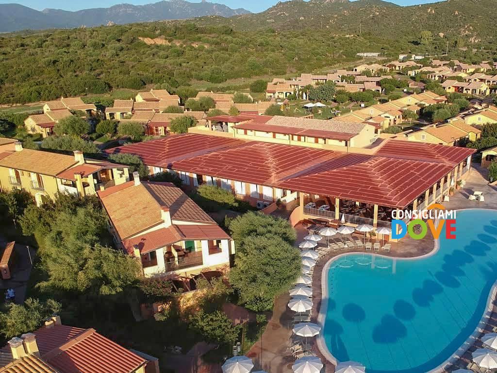 Il villaggio del Marina Rey Beach Resort immerso nel verde a Costa Rei in Sardegna