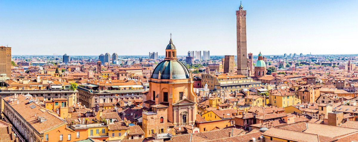 I portici e le torri medievali del centro storico di Bologna