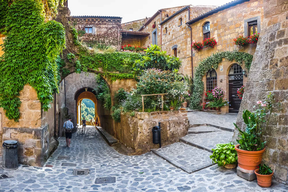 Civita di Bagnoregio, la città che muore, arroccata sullo sperone di tufo