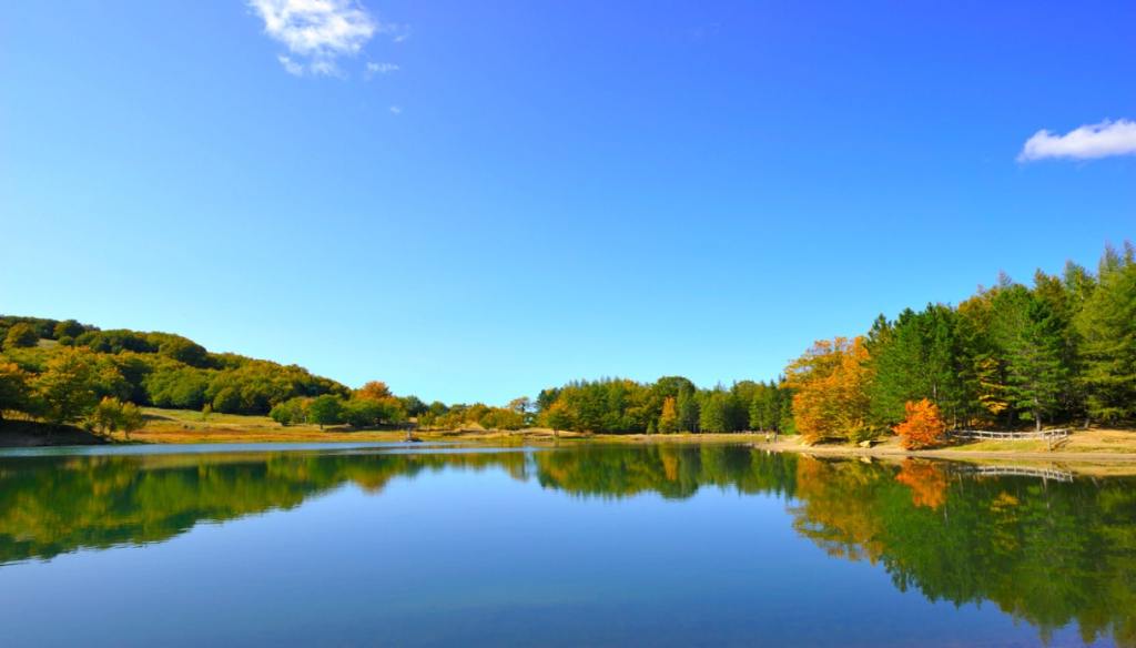 Lago di Calamone estate